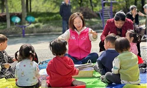 托班亲子游戏鳄鱼和猴子_托班亲子游戏鳄鱼和猴子教案